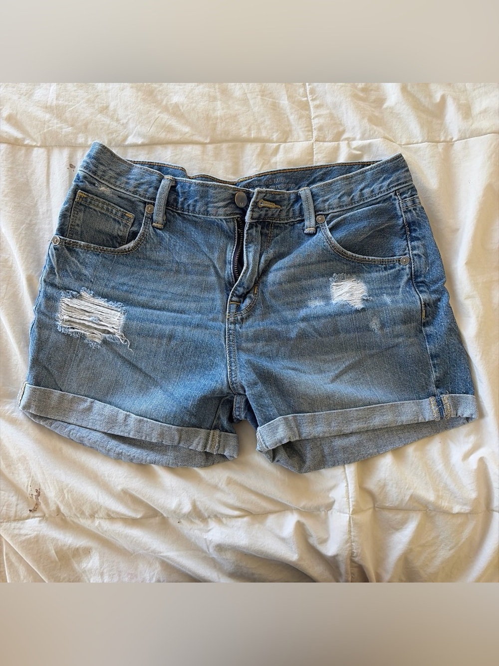 Mossimo Denim Distressed Boyfriend Shorts Size 2/26